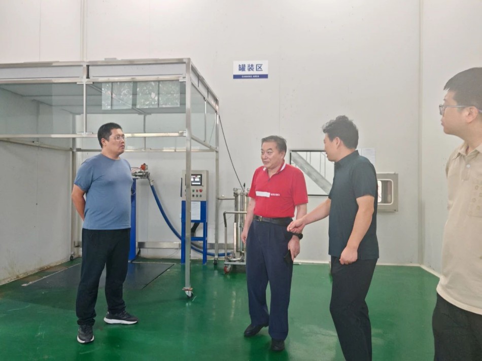 绿都沈总考察现场.jpg