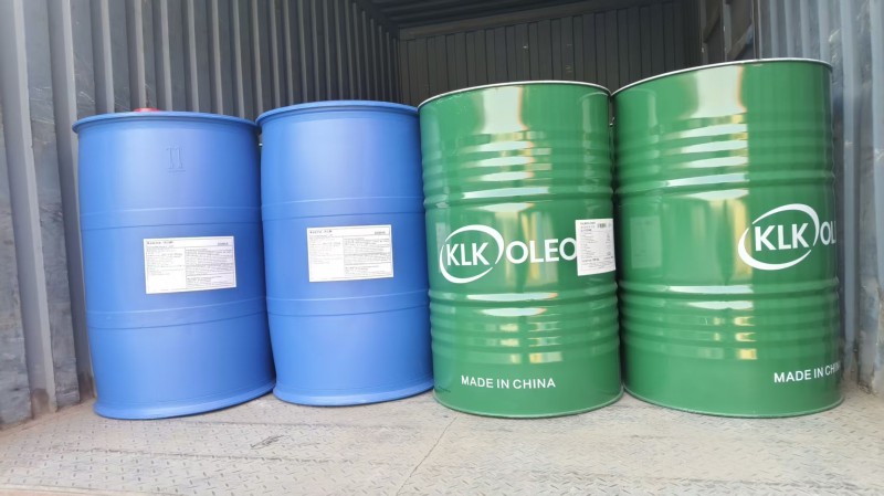 进口食品级甘油和国产食品级甘油外包装的两种.jpg 进口食品级甘油和国产食品级甘油外包装的两种.jpg